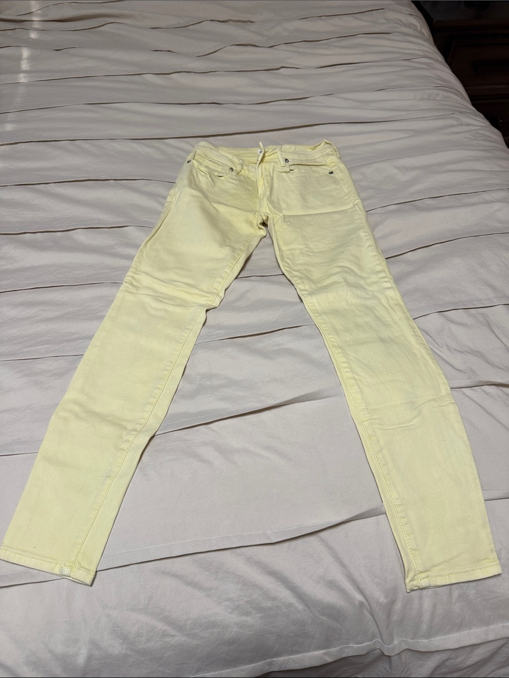 Bullhead Pale Yellow Skinny Jeans
